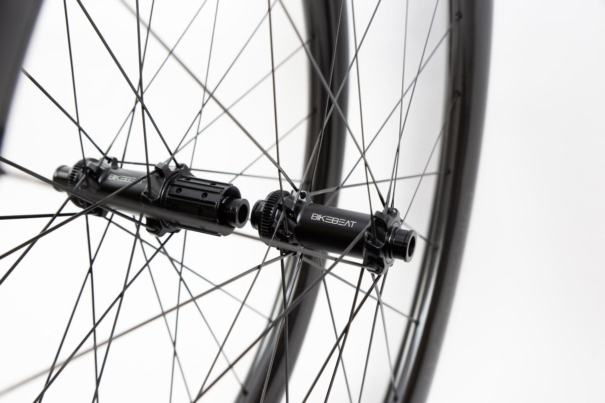 BIKEBEAT Maßstab EVO WIDE, 45mm Carbon Gravel Laufrad-Satz