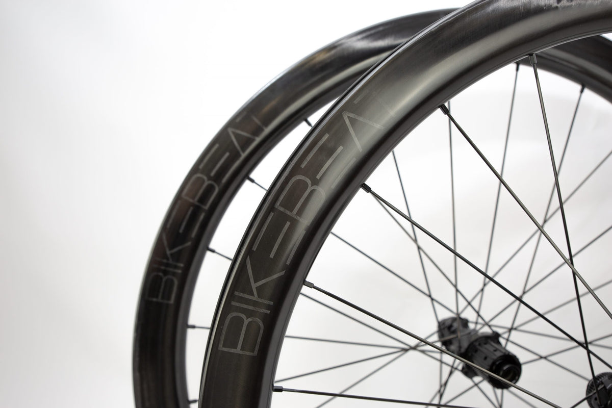 BIKEBEAT Maßstab EVO 45mm Carbon Laufrad-Satz