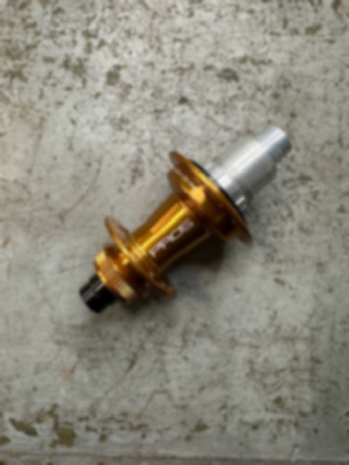 HOPE PRO5 rear hub, 6-hole, 12x142mm - bronze