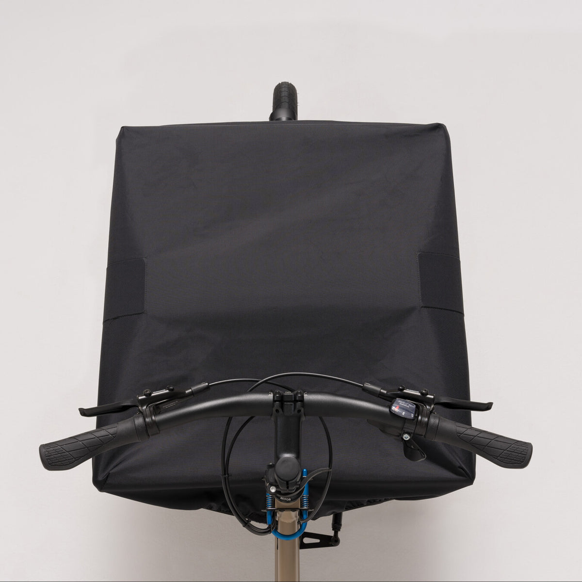 muli cycles basket cover including fastening material