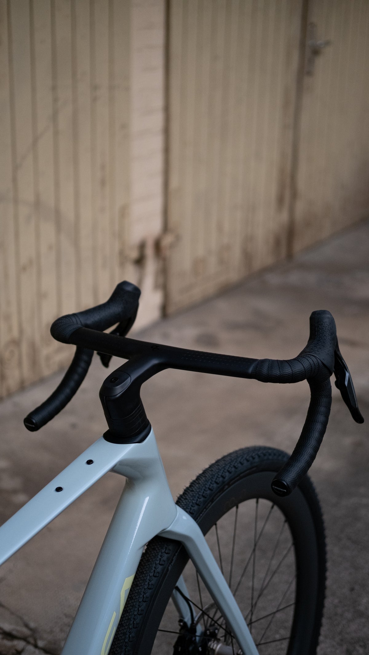Orbea TERRA Race M31eLTD SRAM Rival 1x13 - Frost Concrete