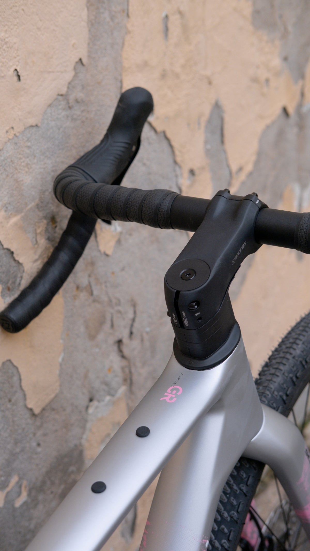 Scott Addict Gravel 30 - Carbon Grey / Pink