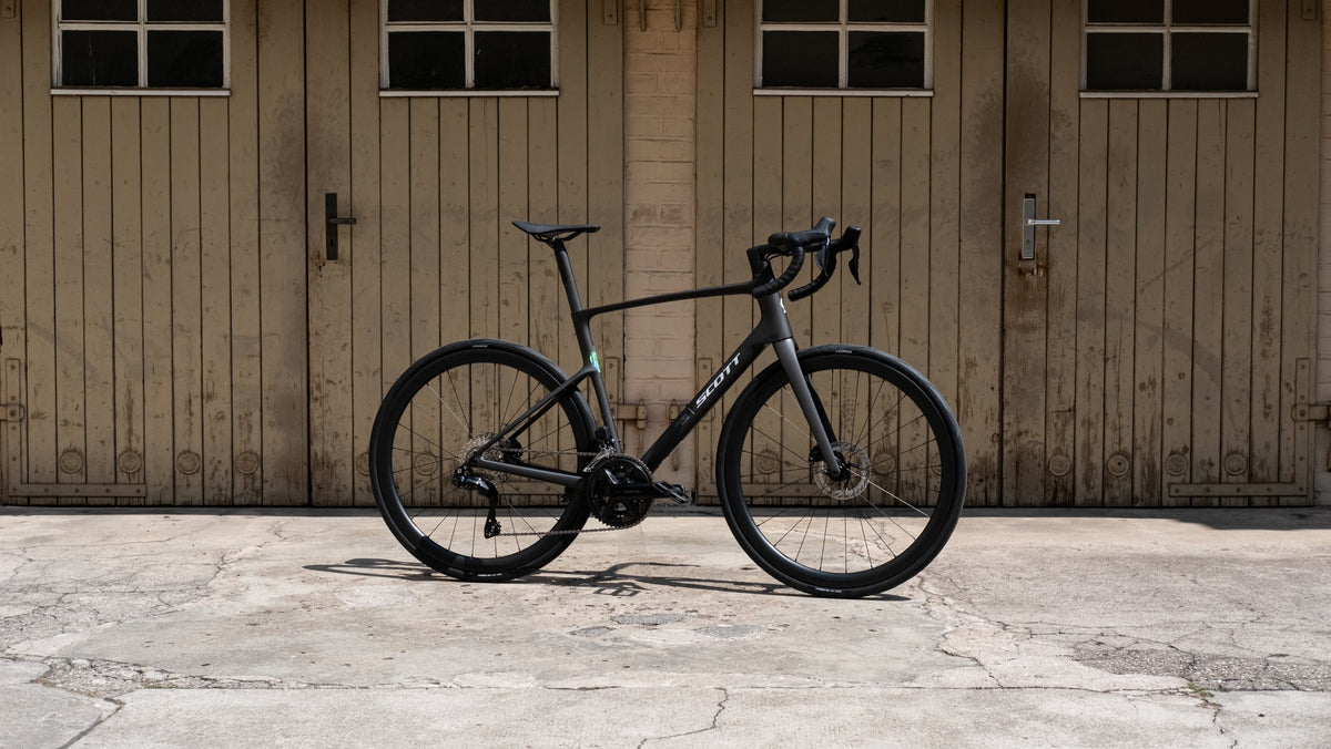 Scott ADDICT 30 Rennrad Shimano 105 Di2 2x12 - Carbon Black