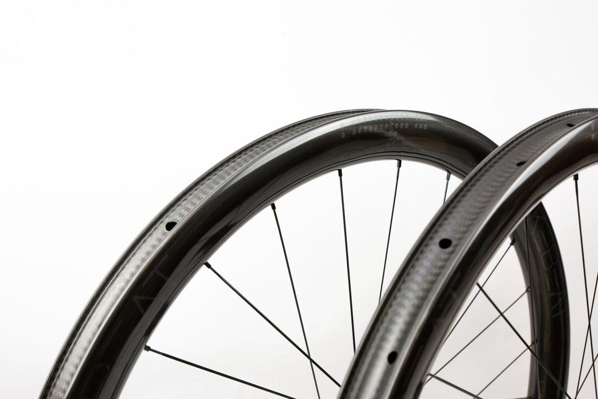 BIKEBEAT Maßstab EVO WIDE, 45mm Carbon Gravel Laufrad-Satz