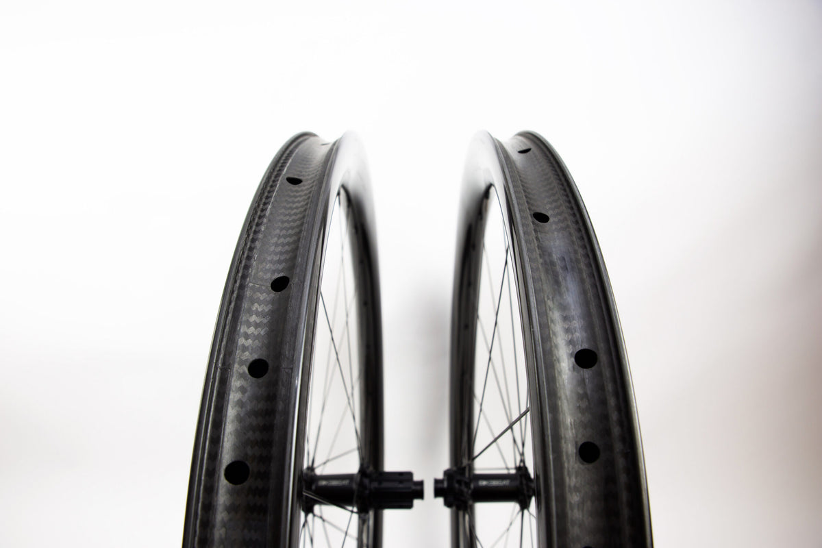 BIKEBEAT Maßstab EVO WIDE, 45mm Carbon Gravel Laufrad-Satz