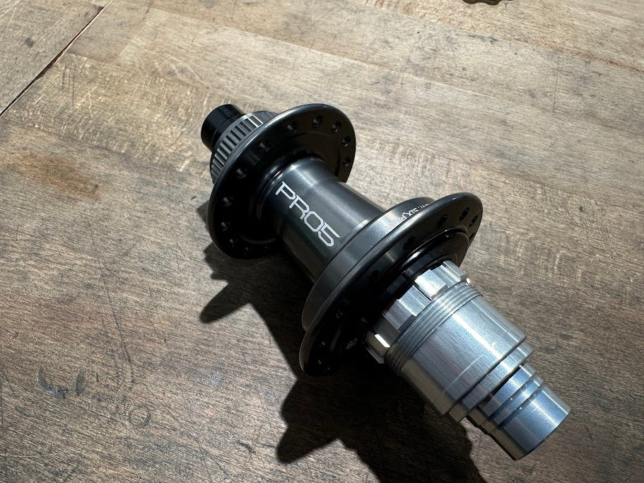 HOPE PRO5 rear hub, Centerlock, 12x142mm - Smoke