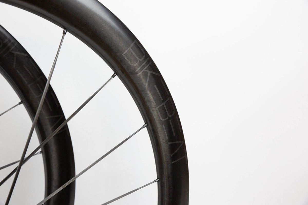BIKEBEAT Maßstab EVO Hyperlight 45mm Carbon Laufrad-Satz - NUR 970 GRAMM