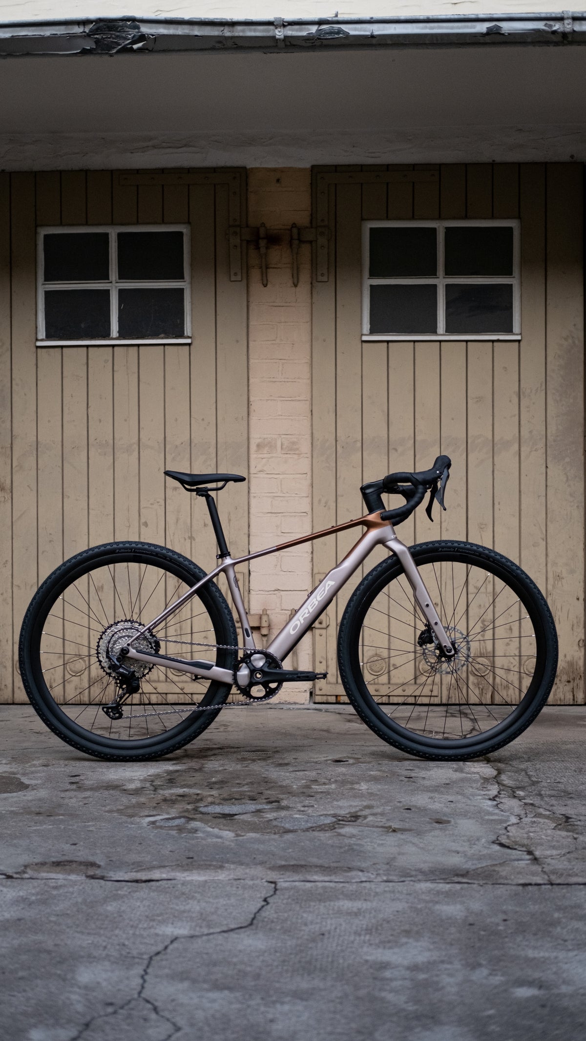 Orbea Terra ADV M30Team (2026), Nickel - Met Cinnamon