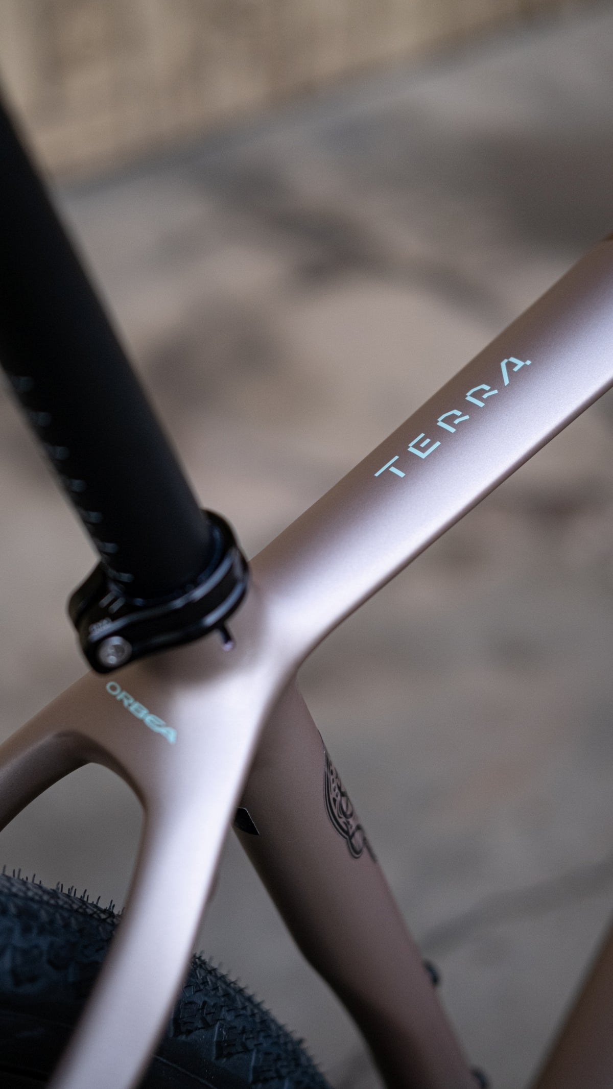 Orbea Terra ADV M30Team (2026), Nickel - Met Cinnamon