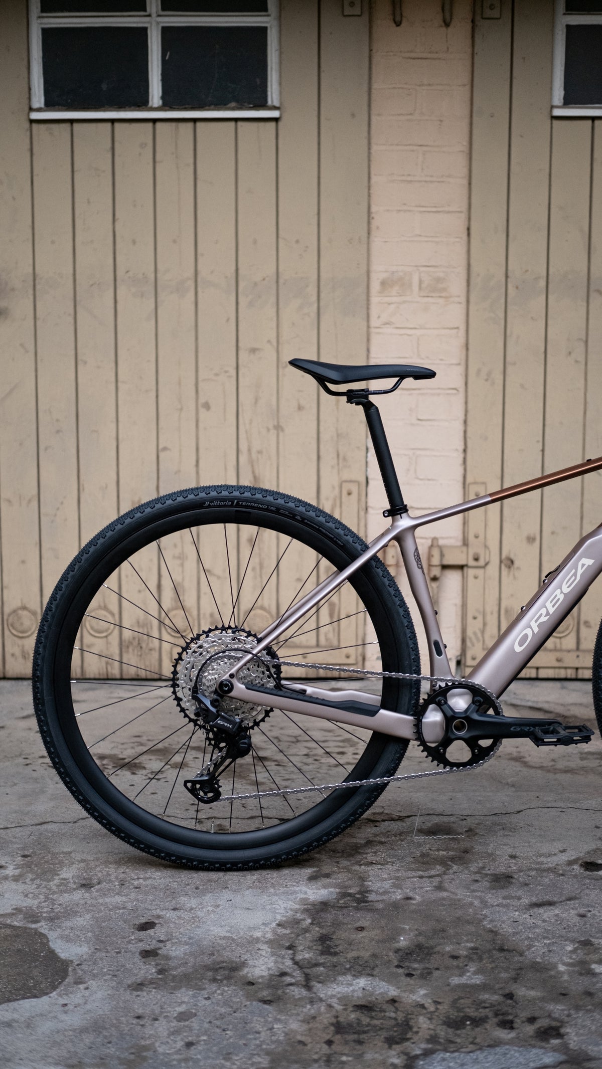 Orbea Terra ADV M30Team (2026), Nickel - Met Cinnamon