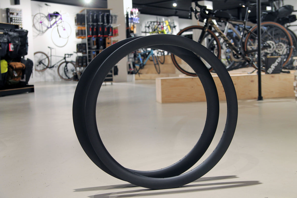 SMParts. Force 43, T700 Clincher Carbon Felge, 700c 28", TLR - UD Matt