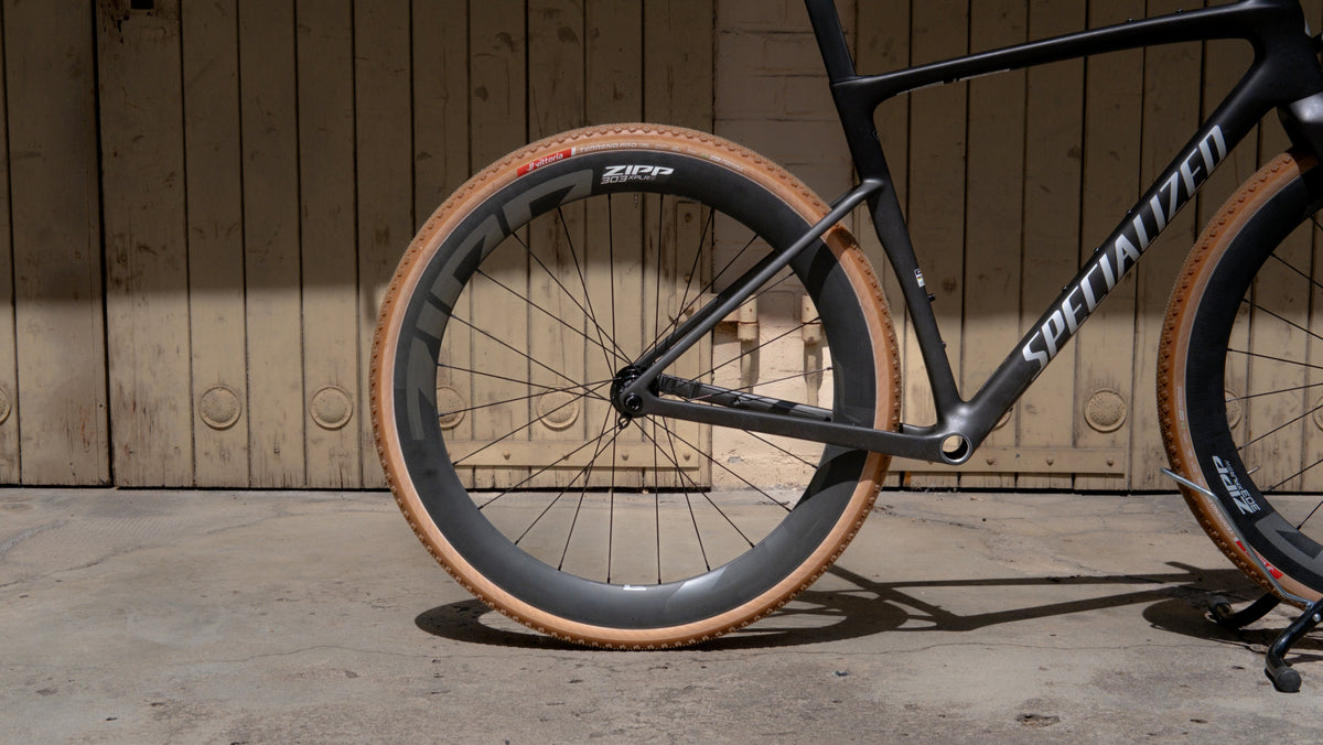 ZIPP 303 XPLR S (B1) Carbon Laufrad Tubeless, Centerlock - Dark Grey Decals
