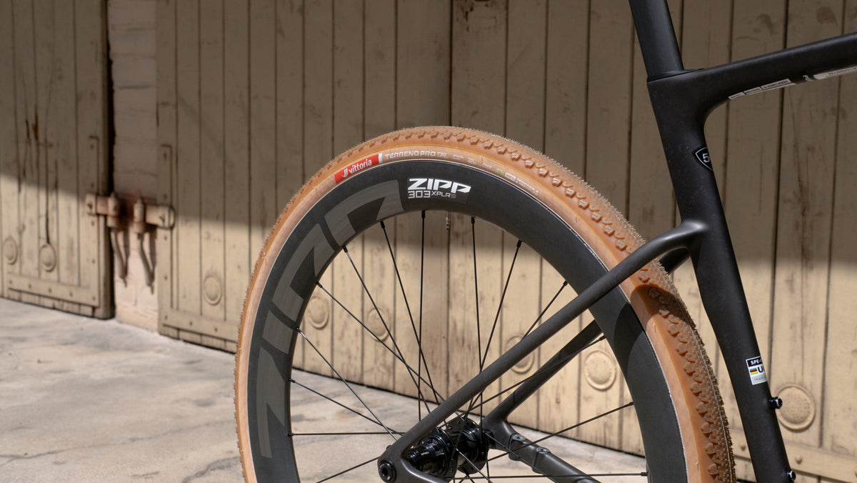 ZIPP 303 XPLR S (B1) Carbon Laufrad Tubeless, Centerlock - Dark Grey Decals