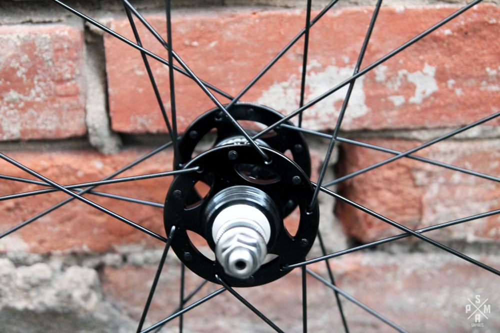 H+Son Archetype x Halo Track Hinterrad Schwarz 24 Loch